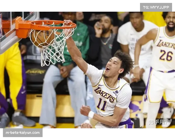 NBA赛场：里夫斯压哨绝杀森林狼，湖人再添一胜